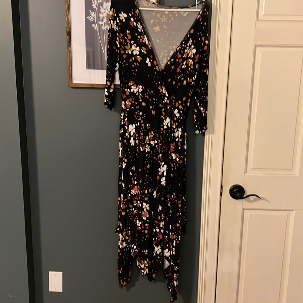 Scalloped hem floral dress